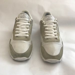 SOLD!!!!!! Reebok Sneakers SOLD!!!!!!!